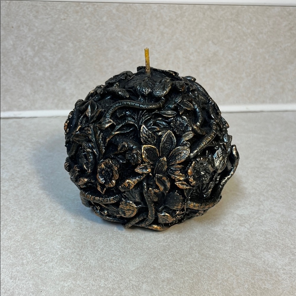 Place and Time Intricate Black and Gold Decorative Candle